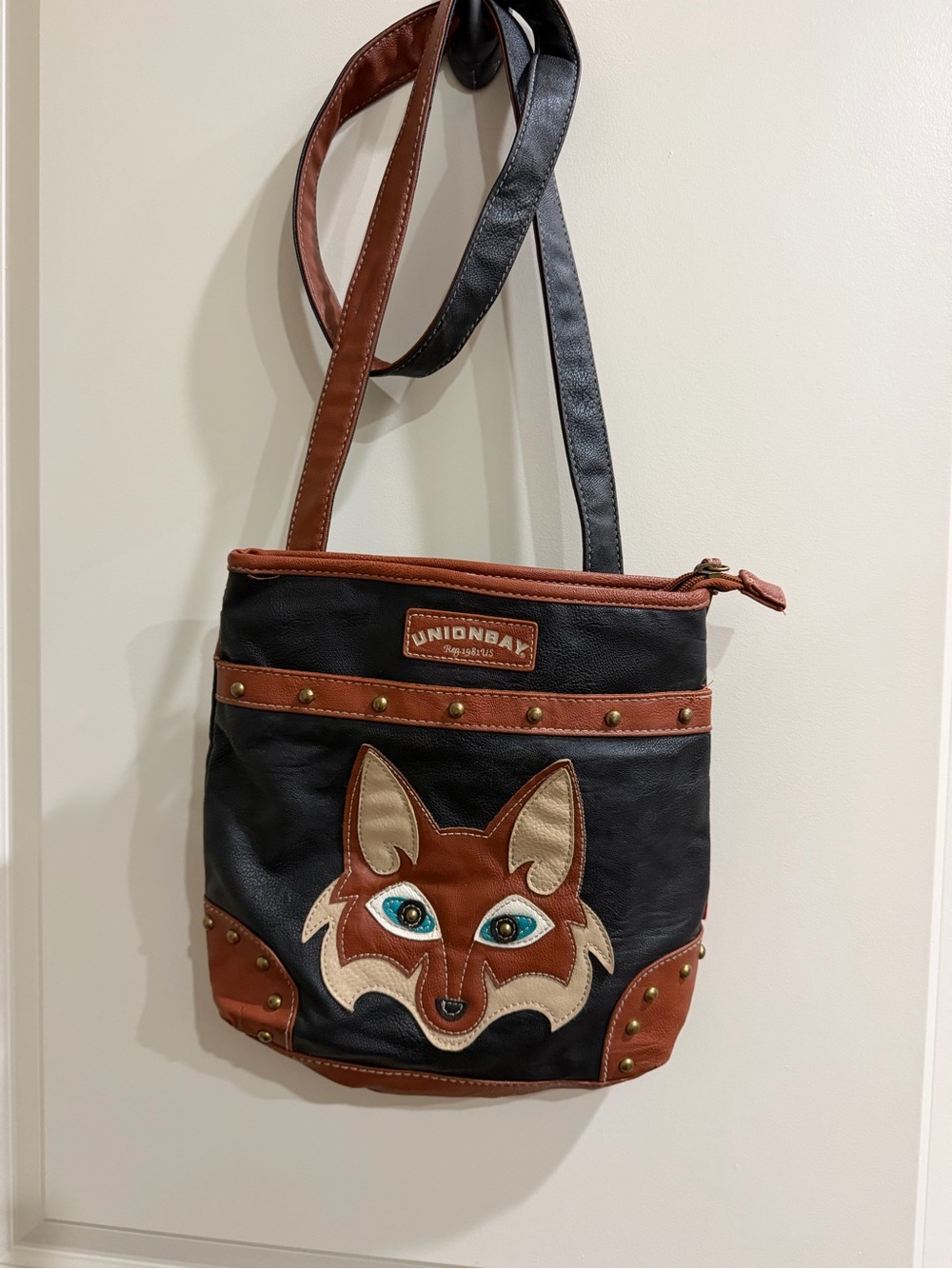 UNIONBAY Black and Brown Fox Appliqué Crossbody Purse